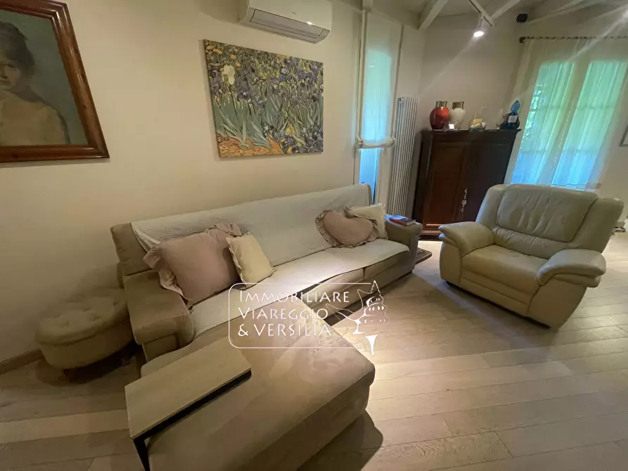 Immagine 12 di Appartamento in vendita  in via delle tre fontane a Massarosa