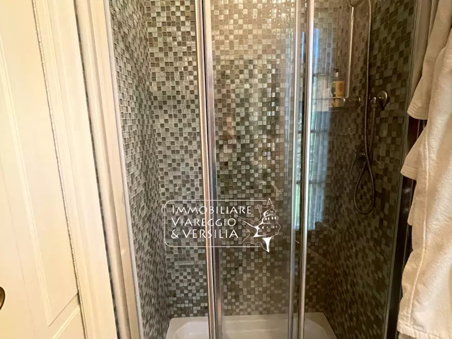 Immagine 17 di Appartamento in vendita  in via delle tre fontane a Massarosa