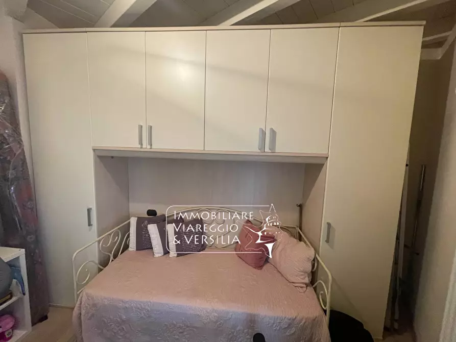 Immagine 25 di Appartamento in vendita  in via delle tre fontane a Massarosa