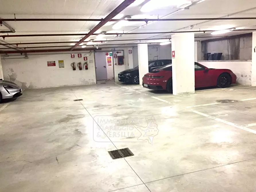 Immagine 21 di Attico in vendita  in viale Giosue Carducci a Viareggio