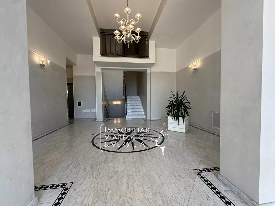 Immagine 29 di Attico in vendita  in viale Giosue Carducci a Viareggio