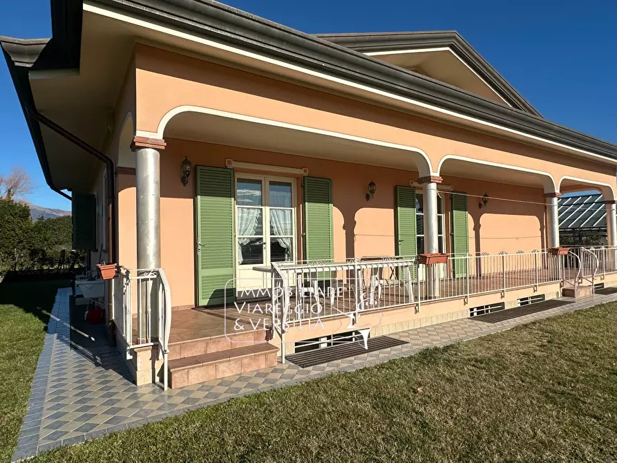 Immagine 4 di Villa in vendita  in via Consorziale a Viareggio