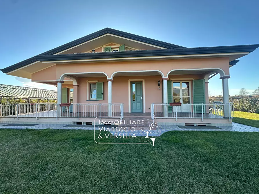 Immagine 7 di Villa in vendita  in via Consorziale a Viareggio
