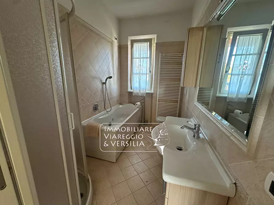 Immagine 16 di Villa in vendita  in via Consorziale a Viareggio