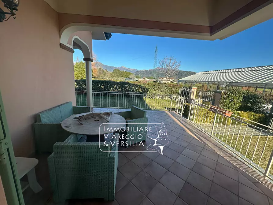 Immagine 19 di Villa in vendita  in via Consorziale a Viareggio
