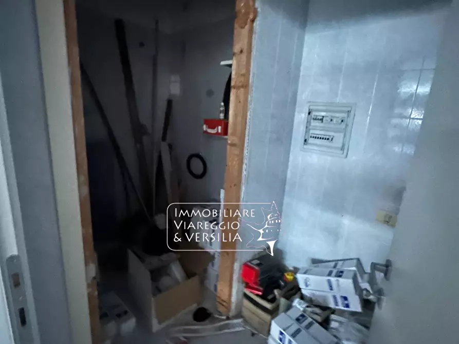 Immagine 7 di Locale commerciale in vendita  in via Aurelia nord a Viareggio