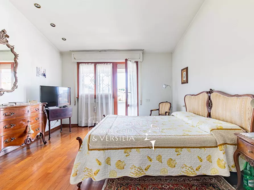 Immagine 7 di Villa in vendita  in via Maroncelli a Viareggio