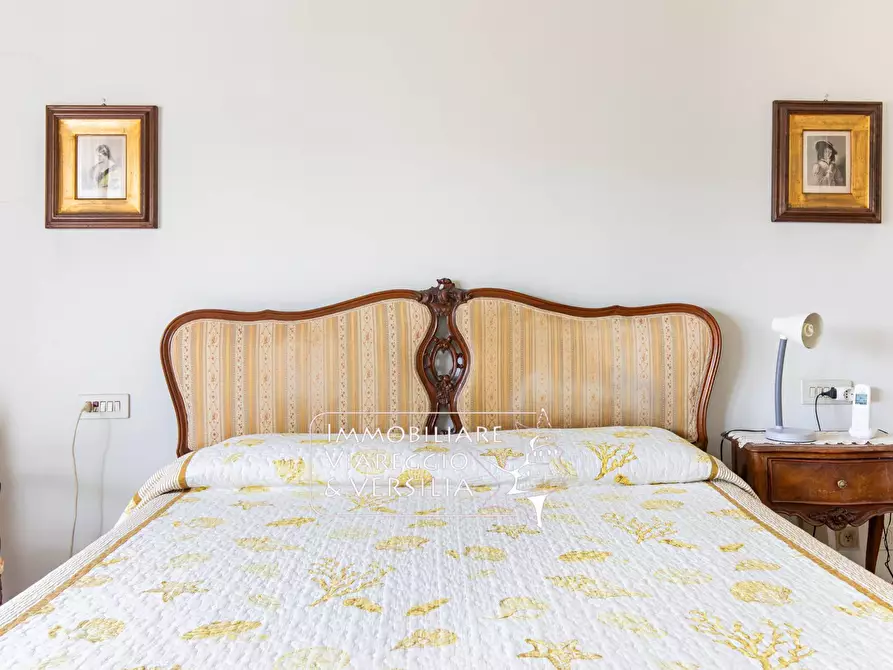 Immagine 11 di Villa in vendita  in via Maroncelli a Viareggio