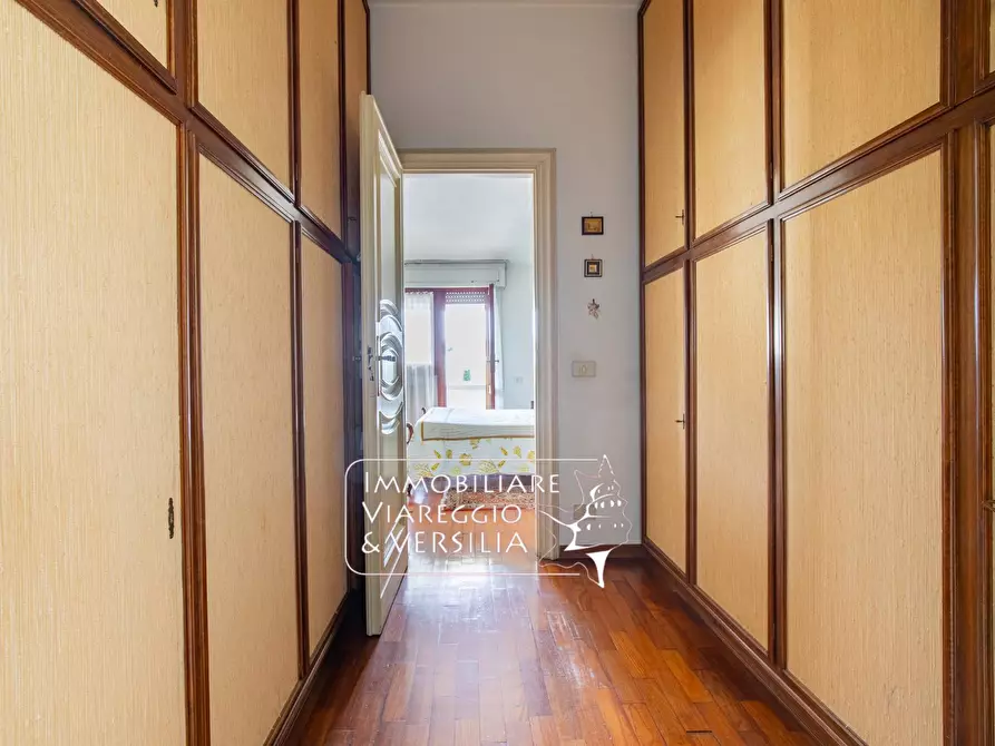 Immagine 13 di Villa in vendita  in via Maroncelli a Viareggio