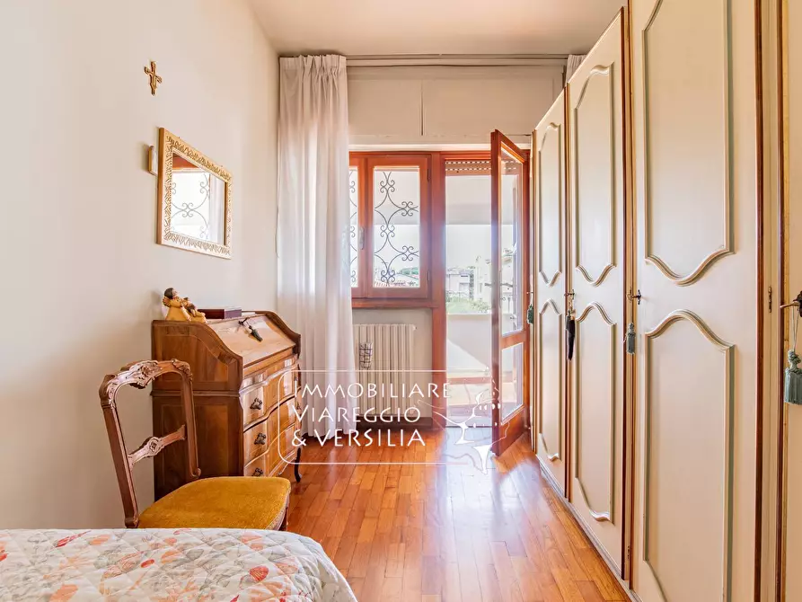 Immagine 18 di Villa in vendita  in via Maroncelli a Viareggio