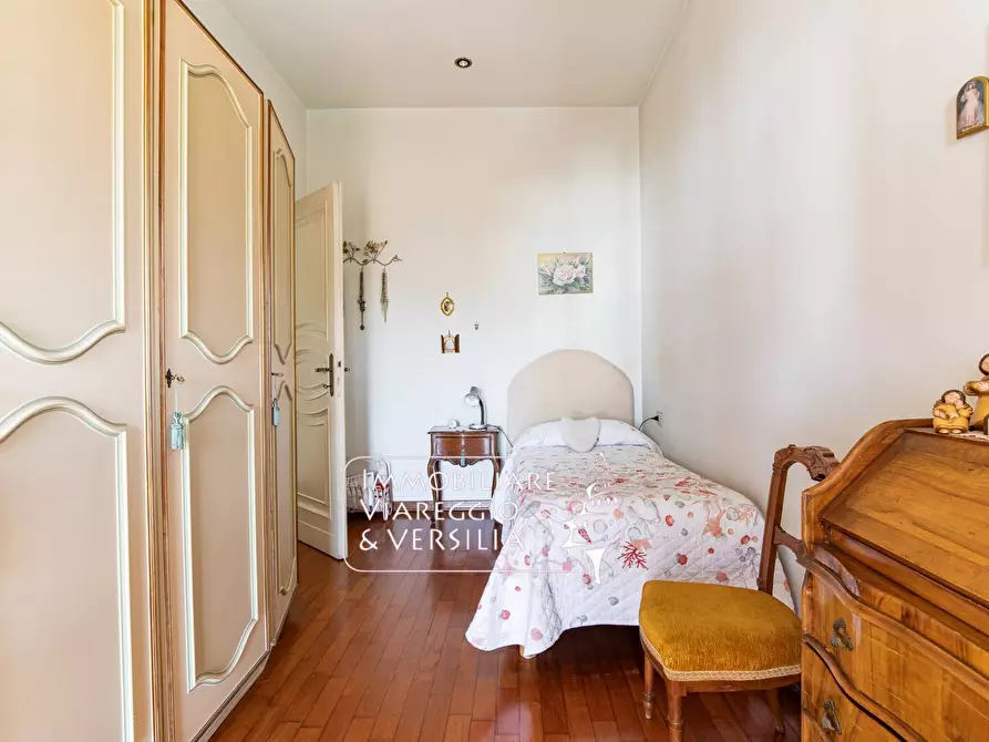 Immagine 19 di Villa in vendita  in via Maroncelli a Viareggio