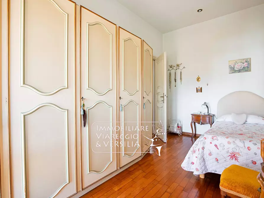 Immagine 20 di Villa in vendita  in via Maroncelli a Viareggio