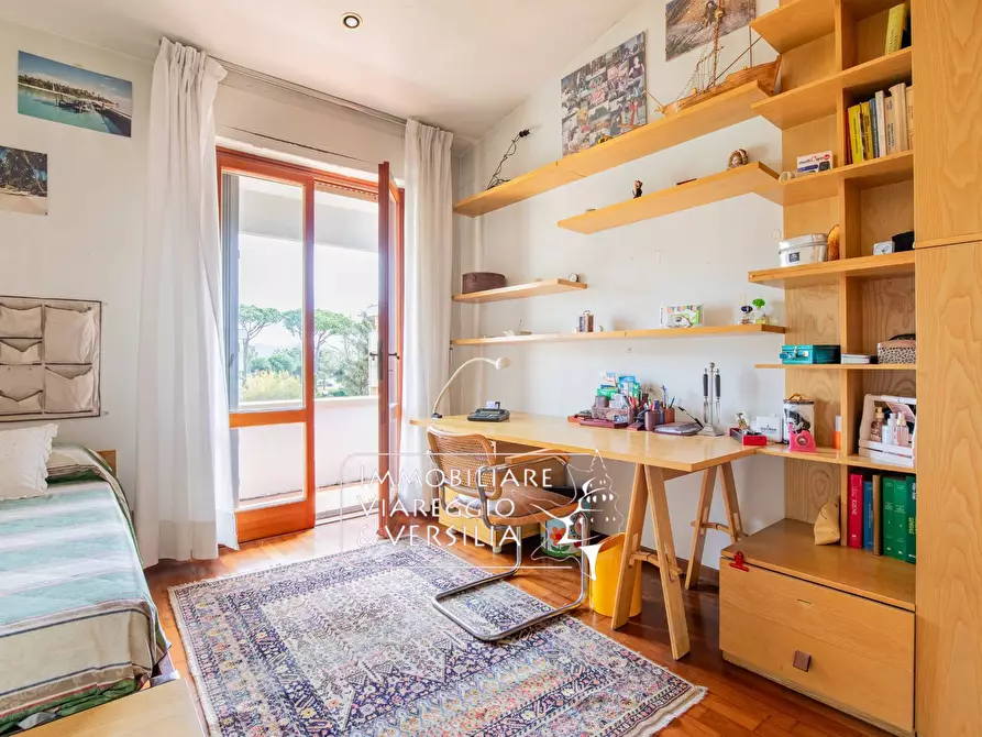 Immagine 22 di Villa in vendita  in via Maroncelli a Viareggio