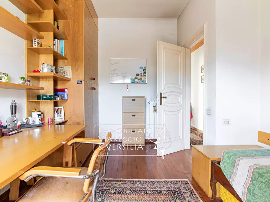 Immagine 23 di Villa in vendita  in via Maroncelli a Viareggio