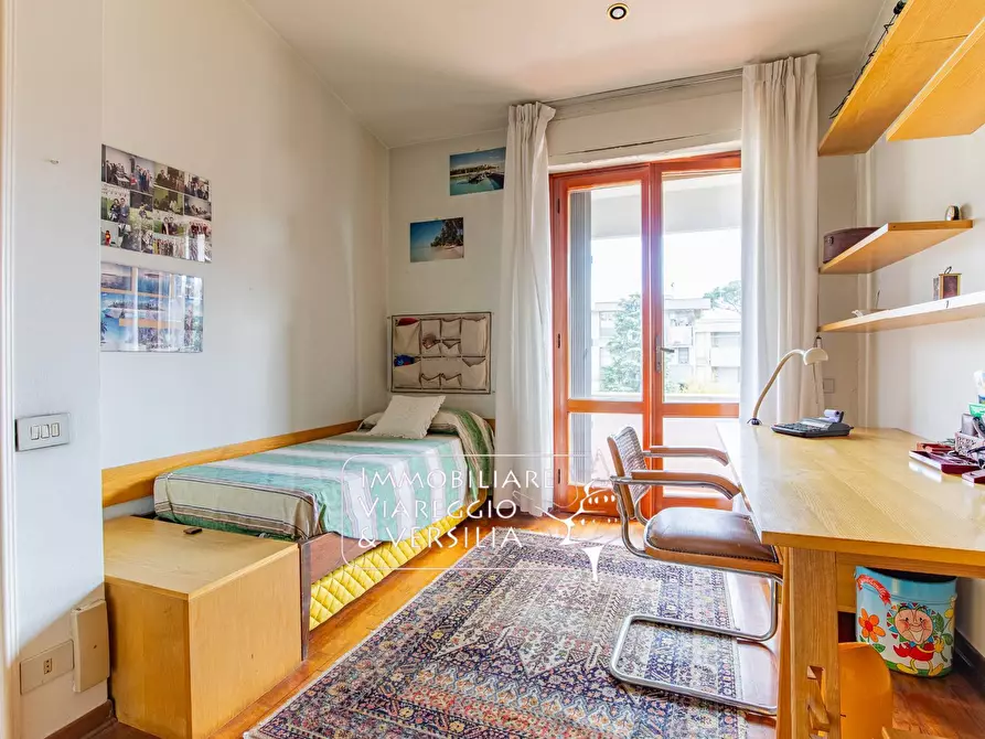 Immagine 24 di Villa in vendita  in via Maroncelli a Viareggio