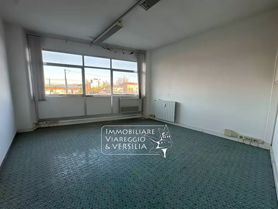 Immagine 2 di Capannone industriale in affitto  in via Vespucci a Viareggio