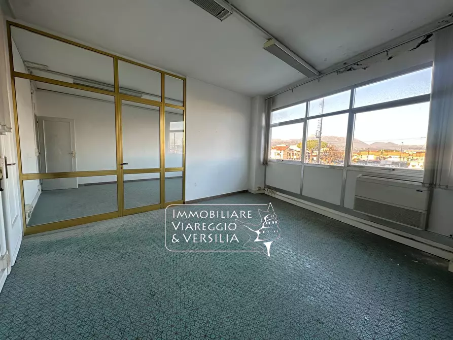 Immagine 3 di Capannone industriale in affitto  in via Vespucci a Viareggio
