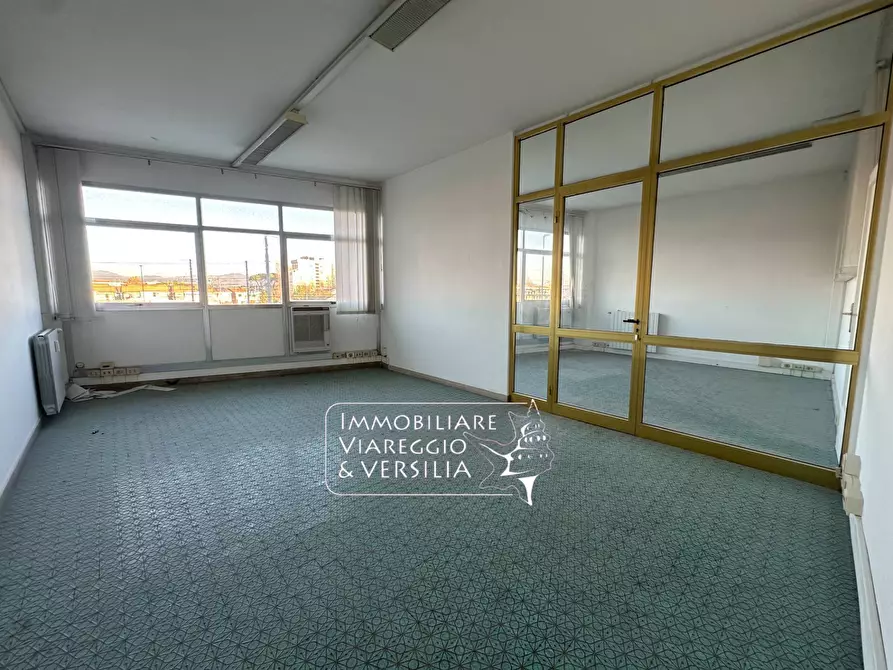 Immagine 4 di Capannone industriale in affitto  in via Vespucci a Viareggio