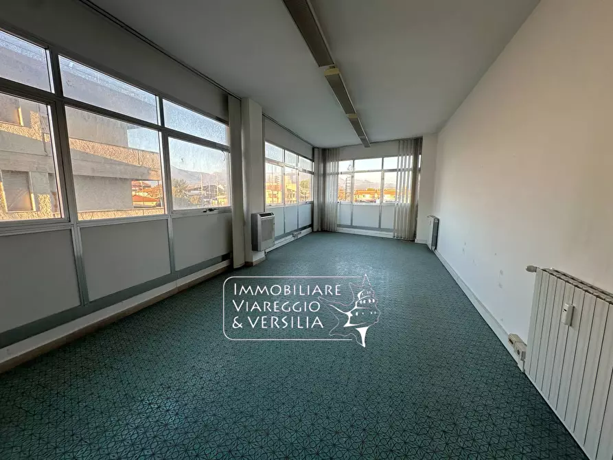 Immagine 5 di Capannone industriale in affitto  in via Vespucci a Viareggio
