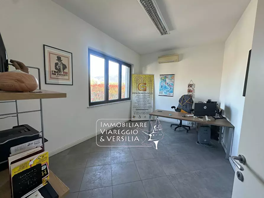 Immagine 2 di Capannone industriale in affitto  in via Italica a Camaiore