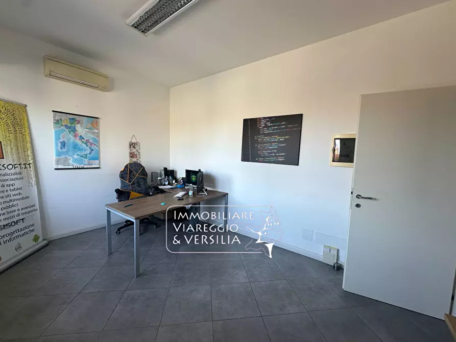 Immagine 3 di Capannone industriale in affitto  in via Italica a Camaiore