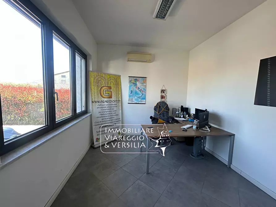 Immagine 4 di Capannone industriale in affitto  in via Italica a Camaiore