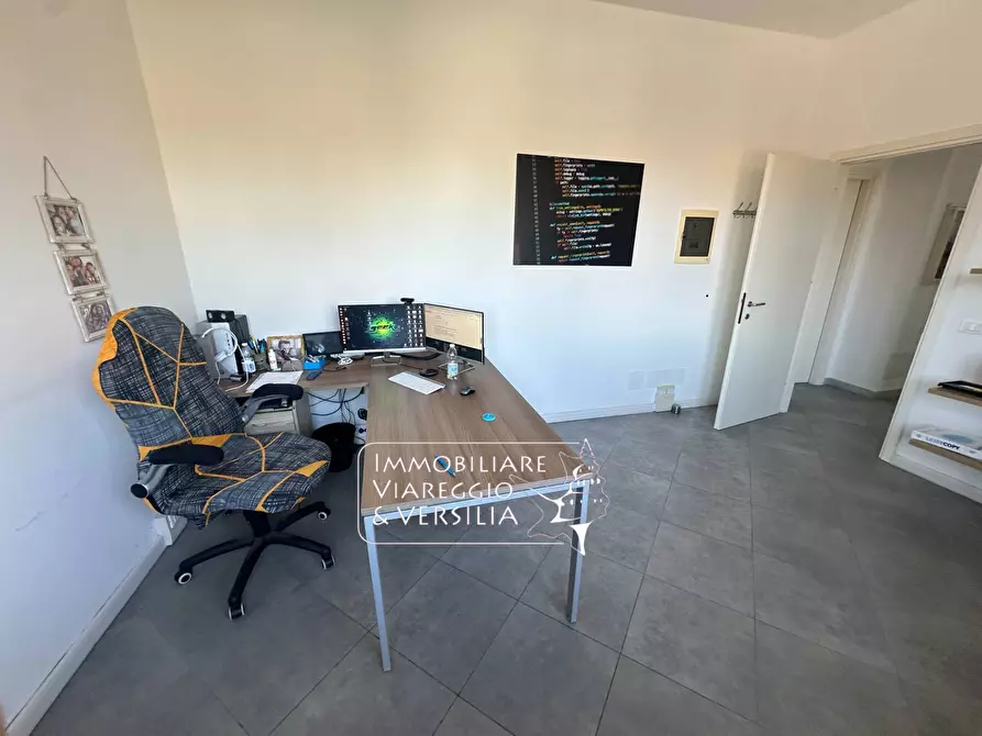 Immagine 6 di Capannone industriale in affitto  in via Italica a Camaiore