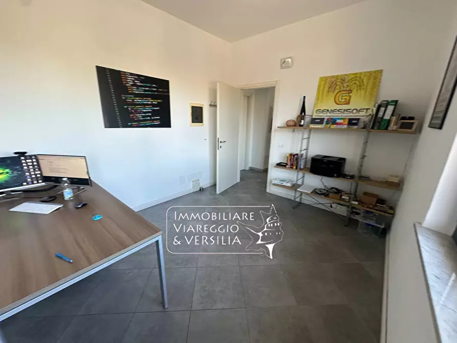 Immagine 7 di Capannone industriale in affitto  in via Italica a Camaiore