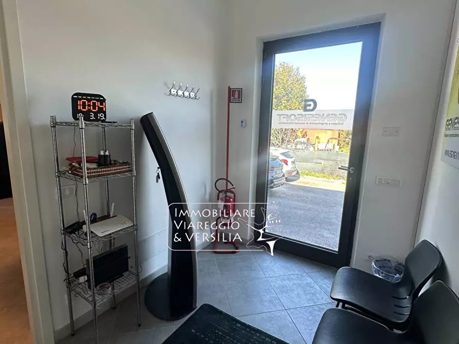 Immagine 9 di Capannone industriale in affitto  in via Italica a Camaiore