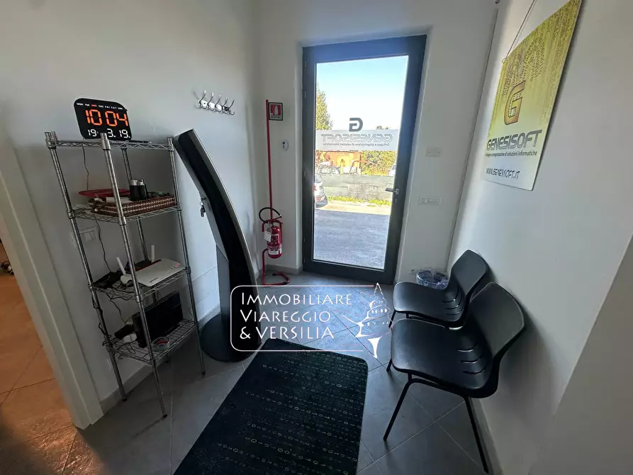 Immagine 10 di Capannone industriale in affitto  in via Italica a Camaiore