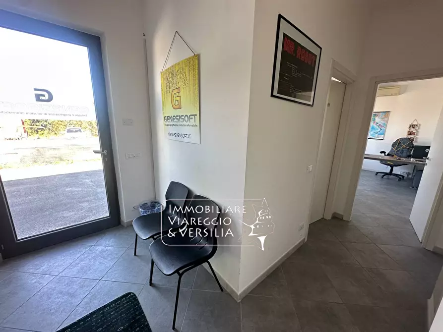 Immagine 11 di Capannone industriale in affitto  in via Italica a Camaiore