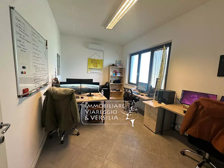 Immagine 12 di Capannone industriale in affitto  in via Italica a Camaiore