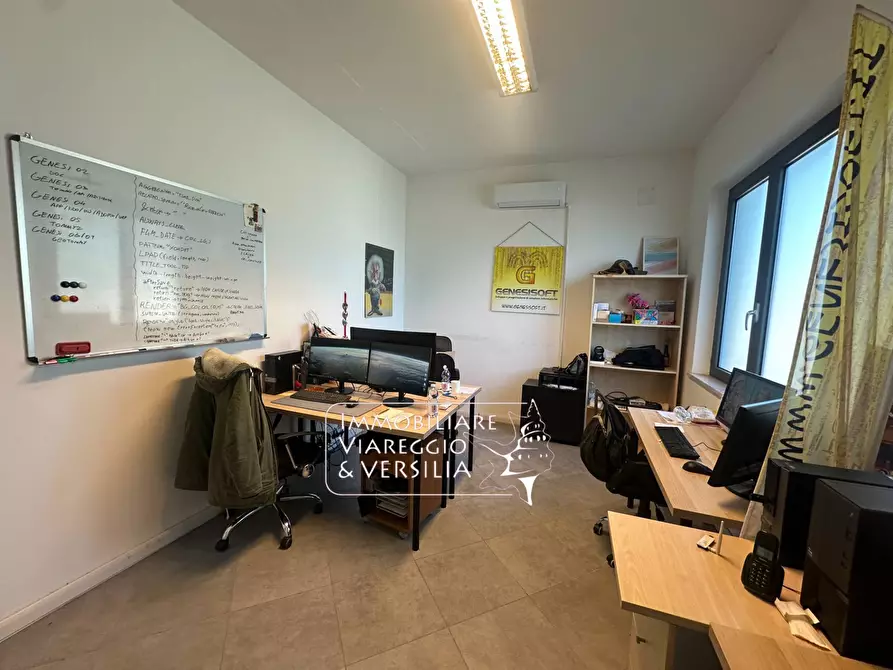 Immagine 13 di Capannone industriale in affitto  in via Italica a Camaiore