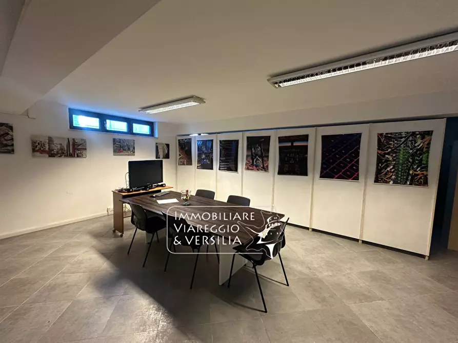 Immagine 18 di Capannone industriale in affitto  in via Italica a Camaiore