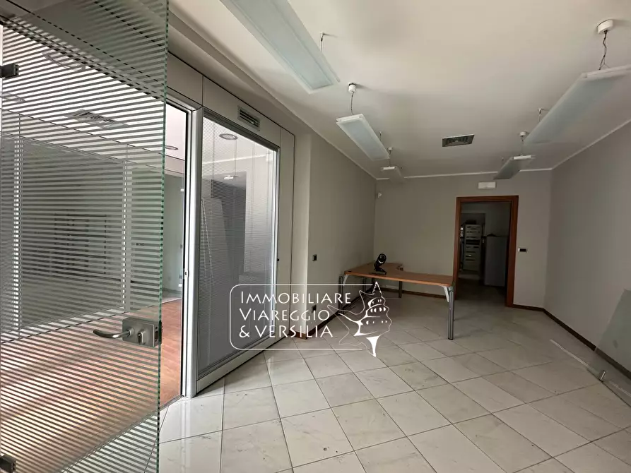 Immagine 3 di Capannone industriale in affitto  in via XX settembre a Viareggio