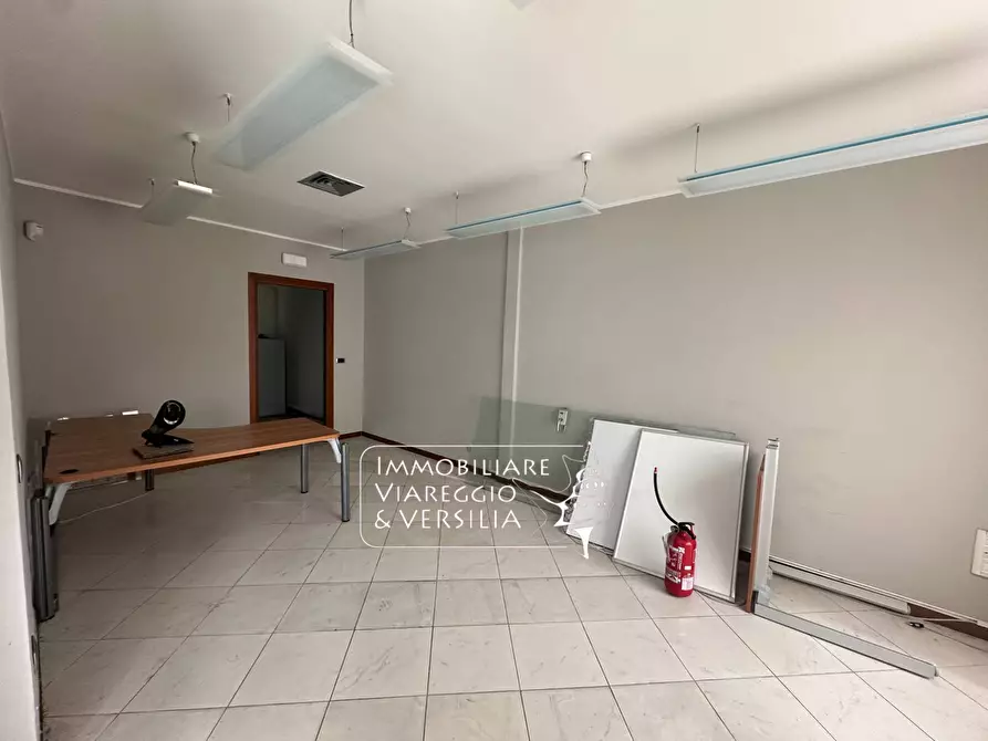 Immagine 10 di Capannone industriale in affitto  in via XX settembre a Viareggio