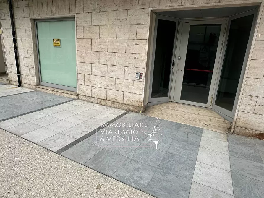 Immagine 17 di Capannone industriale in affitto  in via XX settembre a Viareggio