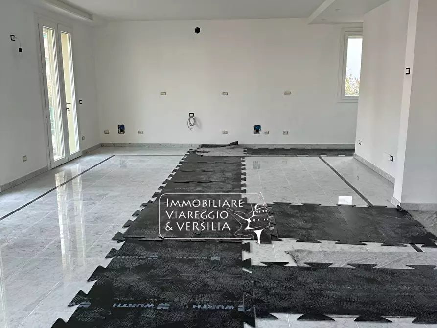 Immagine 3 di Appartamento in vendita  in via Digione a Viareggio