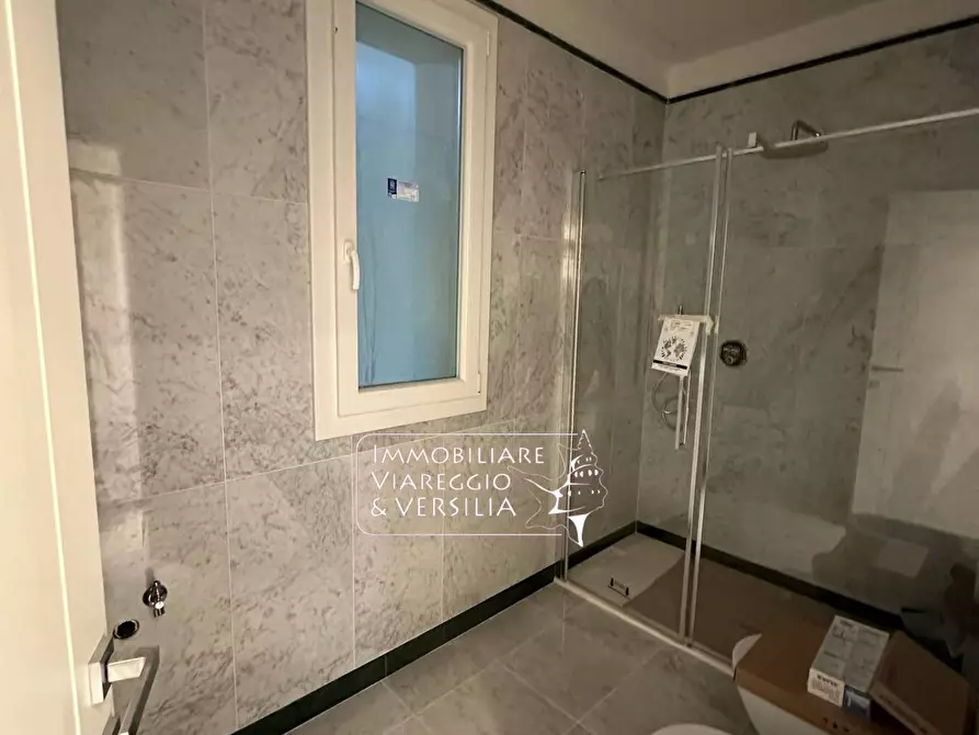 Immagine 13 di Appartamento in vendita  in via Digione a Viareggio