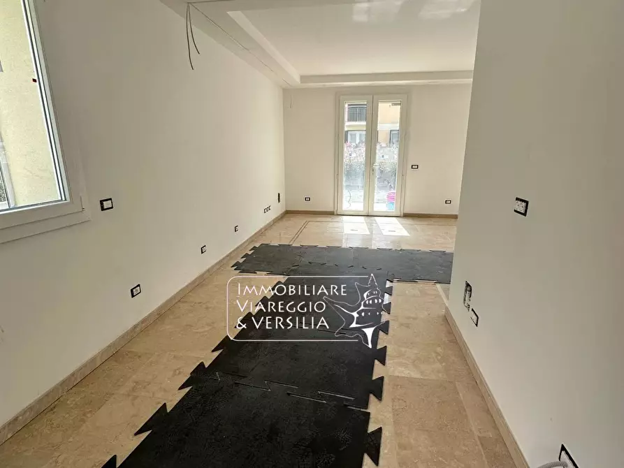 Immagine 19 di Appartamento in vendita  in via Digione a Viareggio