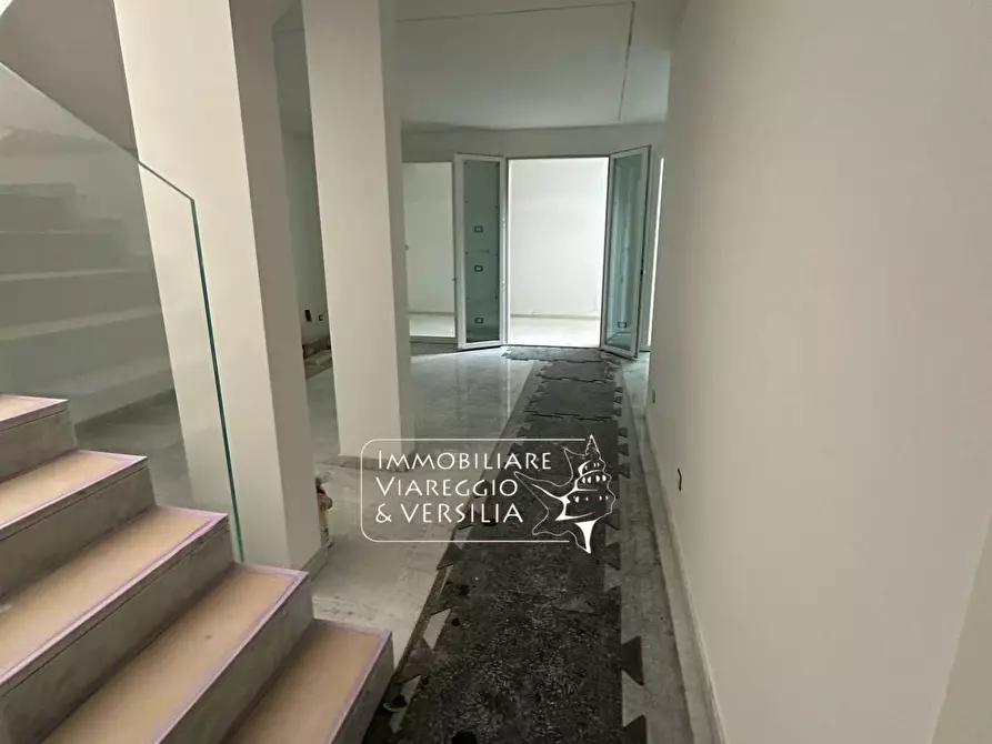 Immagine 6 di Appartamento in vendita  in via Digione a Viareggio