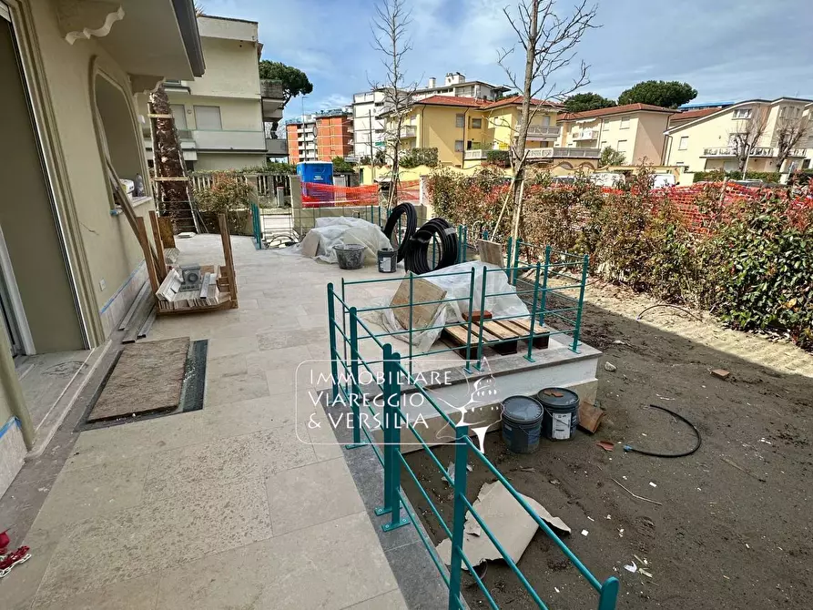 Immagine 4 di Appartamento in vendita  in via Digione a Viareggio