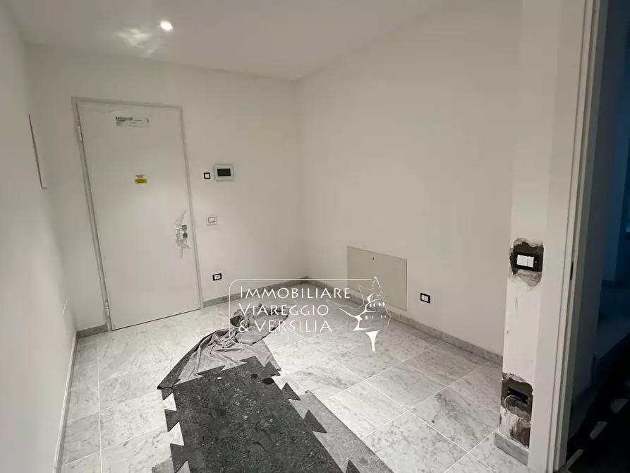 Immagine 13 di Appartamento in vendita  in via Digione a Viareggio