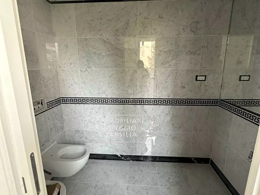 Immagine 8 di Appartamento in vendita  in via Digione a Viareggio