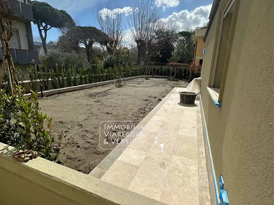 Immagine 3 di Appartamento in vendita  in via Digione a Viareggio