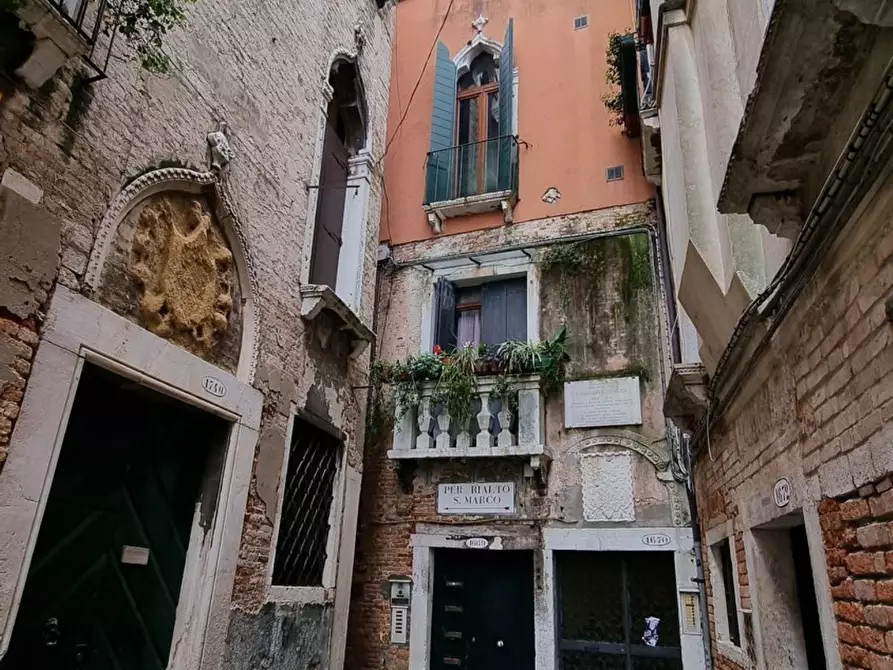 Immagine 1 di Appartamento in vendita  in santa croce a Venezia