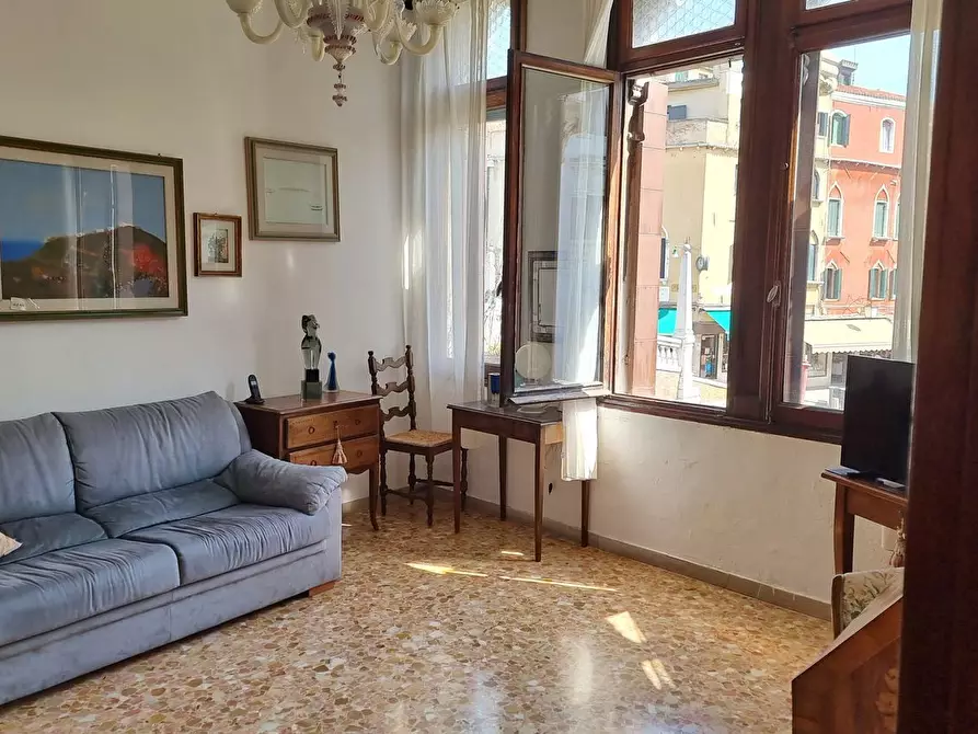 Immagine 2 di Appartamento in vendita  in Salizada S. Geremia a Venezia