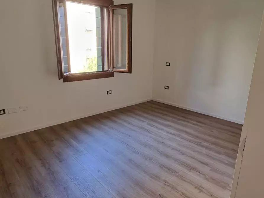 Immagine 6 di Appartamento in vendita  in Venezia de la Testa a Venezia