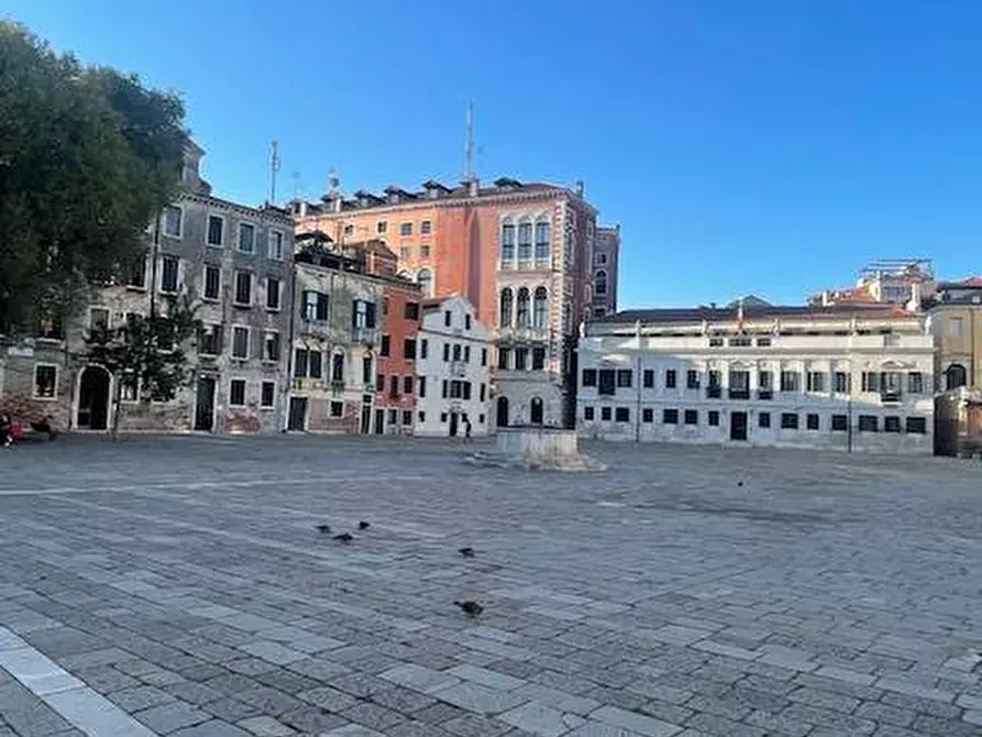 Immagine 2 di Appartamento in vendita  in Campo San Polo a Venezia