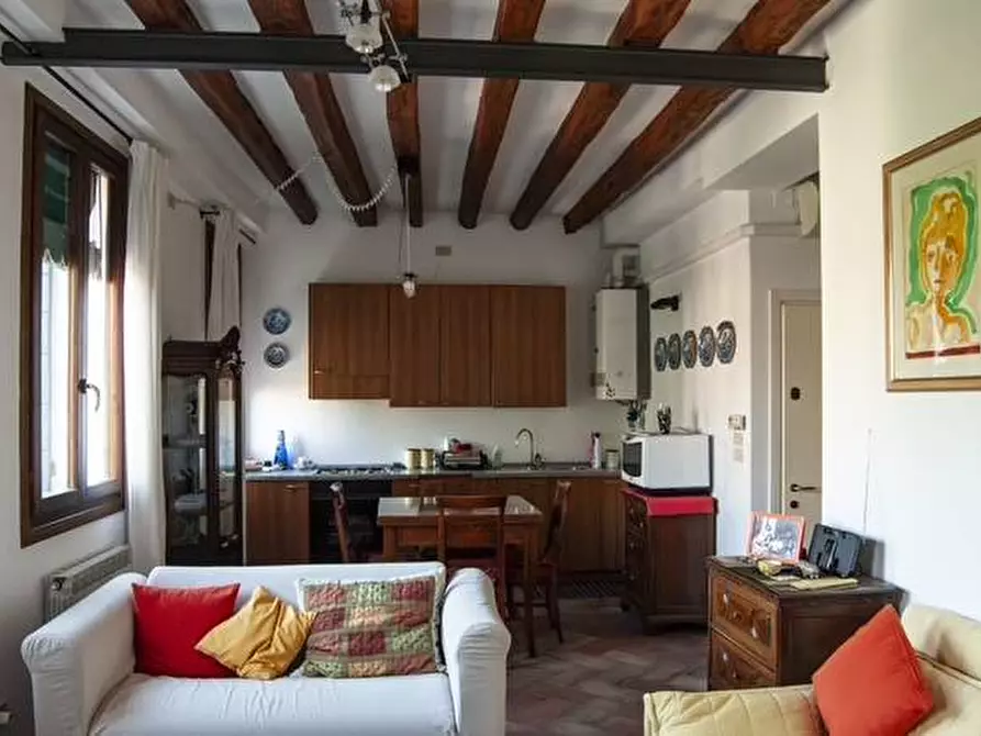 Immagine 4 di Appartamento in vendita  in Campo San Polo a Venezia